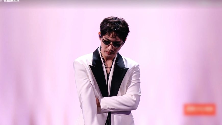 张彬彬初舞台演唱《感官先生》，颓废的潇洒松弛感满满丨披哥纯享