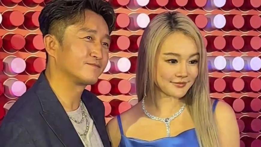 邹市明冉莹颖晒对戒回应流言，坦言找回了热恋的感觉，要携手走到金婚