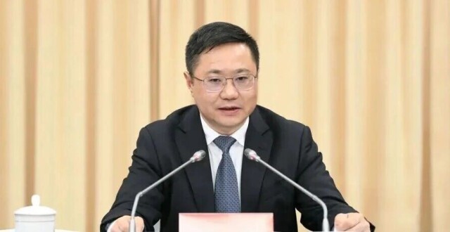 遵义市长黄伟被查，16岁考上大学，几天前还在参会_腾讯新闻