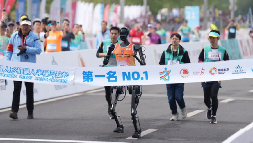 Did a Marathon Leave Chinese Robots Without "Underwear"? A Quirky Incident Explained.