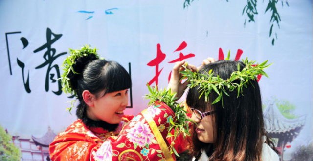 清明为什么插柳？山东人清明戴柳，居然还与一女子冤案有关？_腾讯新闻