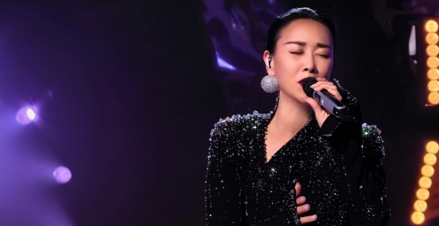 华语乐坛还有谁敢唱？歌手首发国内歌手表现不佳，韩红喊话请战！_腾讯新闻