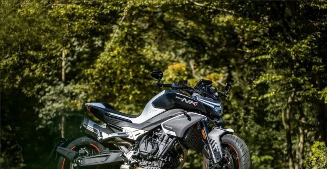 弯道手术刀VS百匹空气刀——KTM 790 Duke对比CFMOTO 800NK_腾讯新闻