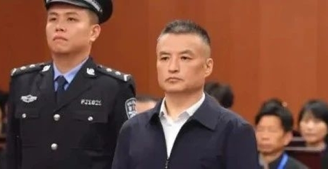 靠校吃校，张广受审_腾讯新闻