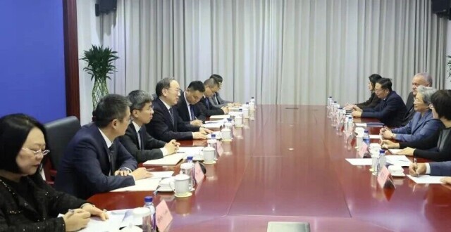 李乐成会见美国超威半导体公司董事会主席兼首席执行官苏姿丰缩略图