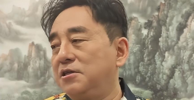 61岁歌手吕方近况：娶小16岁富婆，5岁女儿太像他，一家三口进京_腾讯新闻