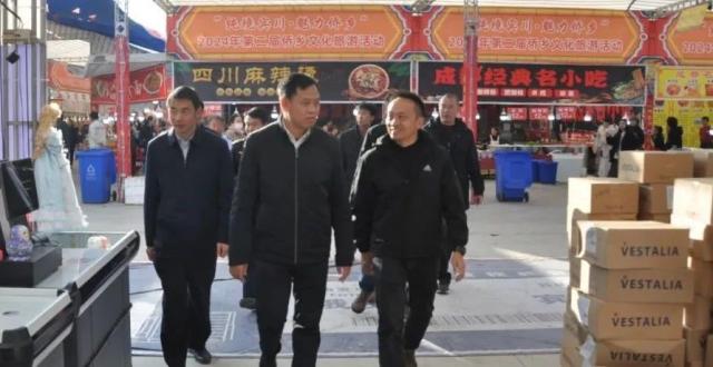 严启红到宾川生活广场调研_腾讯新闻