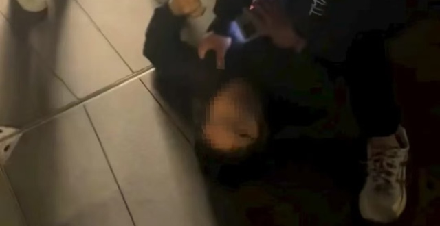 外卖员扑倒抢夺珠宝店嫌犯获表彰，回应：订单没超时，奖金想给爸妈缩略图