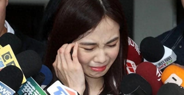 民众党发言人杨宝桢落泪请辞，郭正亮曝两位蓝绿女将心理素质最强_腾讯新闻
