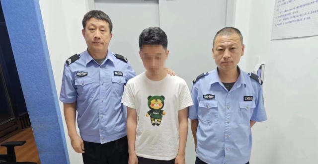 小区业主群炸锅！男子“黑”入物业办公系统， 夏庄派出所联合网警抽丝剥茧挖出“案中案”_腾讯新闻