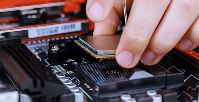 第四代英特尔至强可扩展处理器为AWS EC2 M7i-flex和M7i实例带来更高性能_腾讯新闻