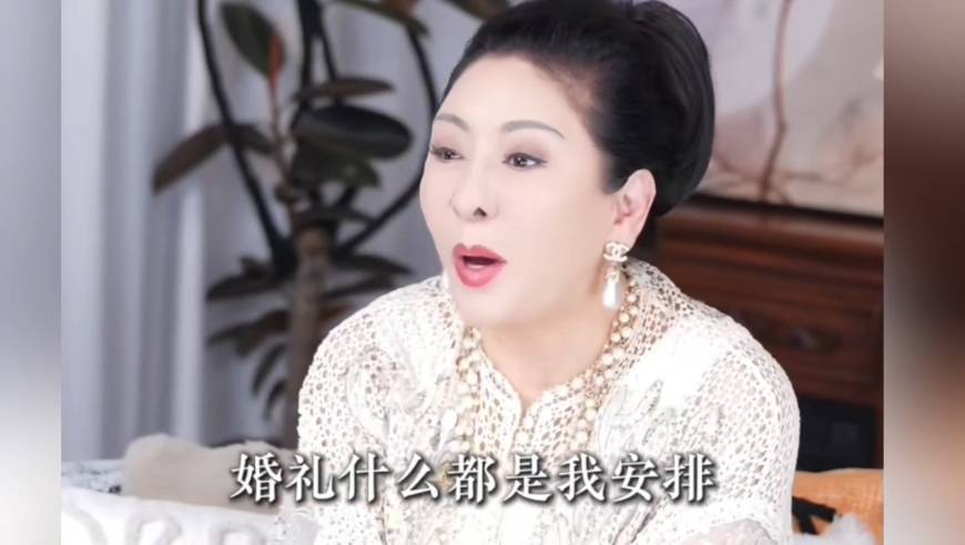 向太说两儿子合体直播不是她安排的，是向佑看到向佐采访去看他碰巧了