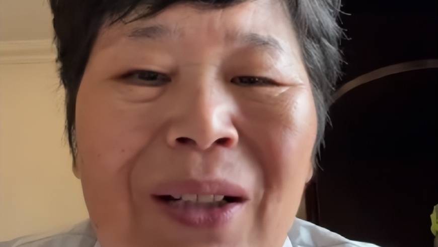 刚红就翻车？脱口秀演员房主任，为自己的“口不择言”付出了代价