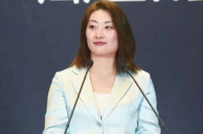 宗馥莉的“同父异母兄弟”成立新公司，为何选择食品赛道？会对娃哈哈经营产生多大冲击？