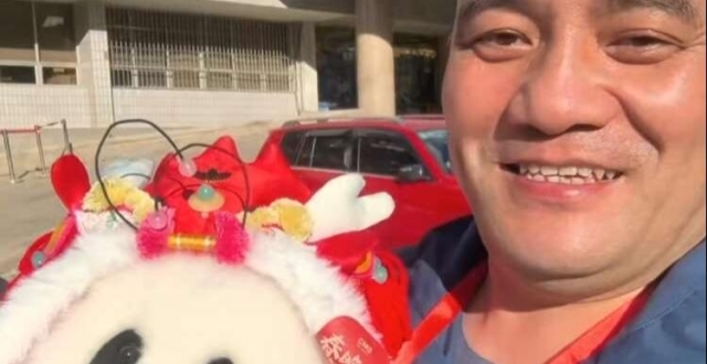 “熊猫花花”玩偶将上春晚 主理人刚获评“淘宝年度十大掌柜”_腾讯新闻