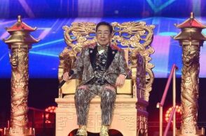 94岁胡枫红馆演唱会唱足5小时破纪录，半个港圈到场助阵，他在港圈地位有多高？高龄登台怎么做到状态这么好？