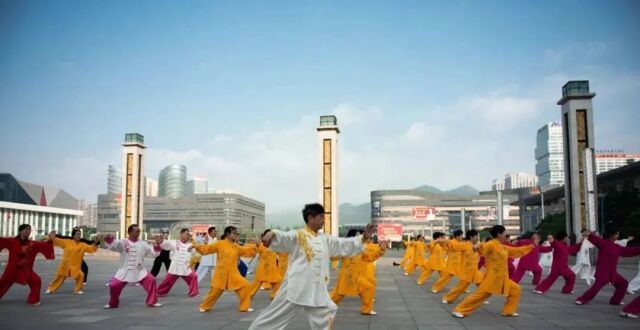 黔西南州兴义市再度登榜！2023中国候鸟式养老夏季栖息地适宜度指数发布_腾讯新闻