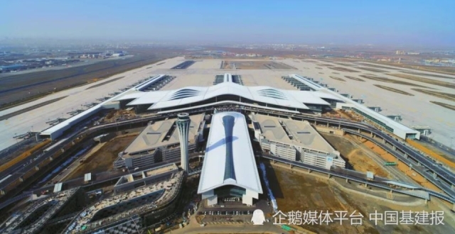 天山脚下，中建三局造丝路枢纽扩容工程启飞！_腾讯新闻