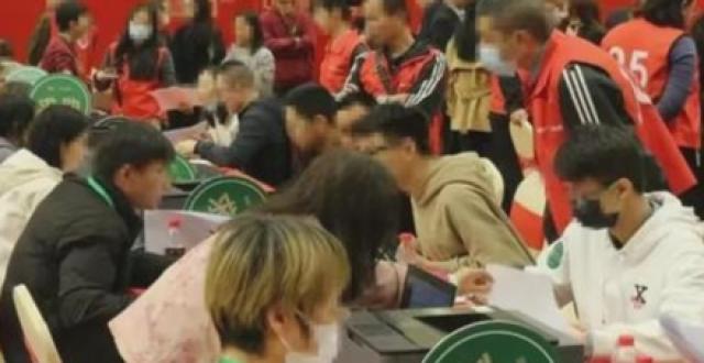 深圳新房千人抢，豪宅法拍溢价139%，什么信号？_腾讯新闻