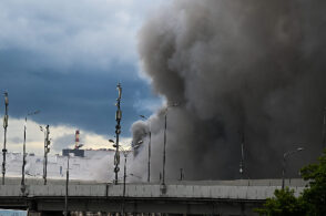 俄最大国营炼油厂遭无人机空袭，距乌控制区约2700公里，乌军无人机突防能力有多强？俄罗斯如何才能保证成品油生产？