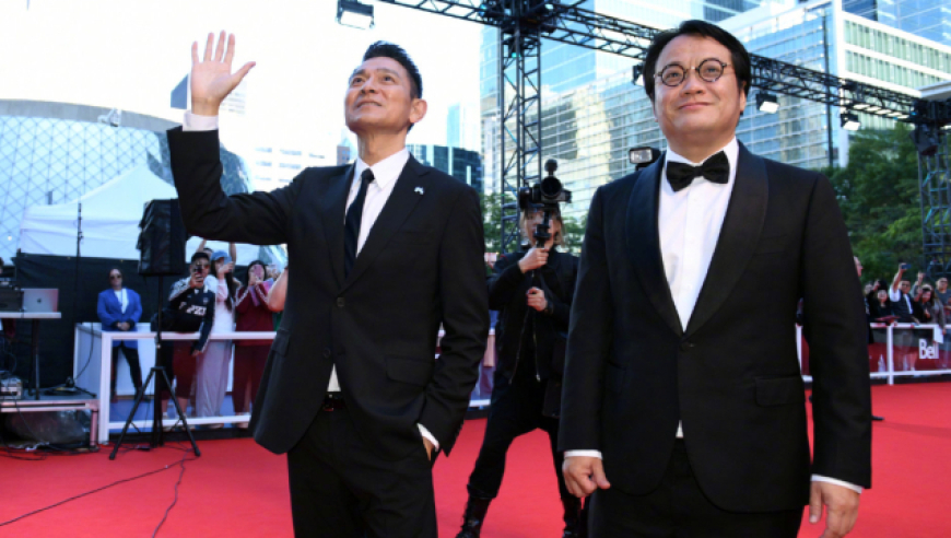 刘德华宁浩亮相多伦多,西装革履魅力十足,新片《红毯先生》定档