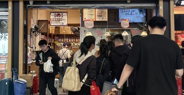 长沙网红突袭华南！茶颜悦色3万月薪深圳“摇人”，全国门店已达700家_腾讯新闻
