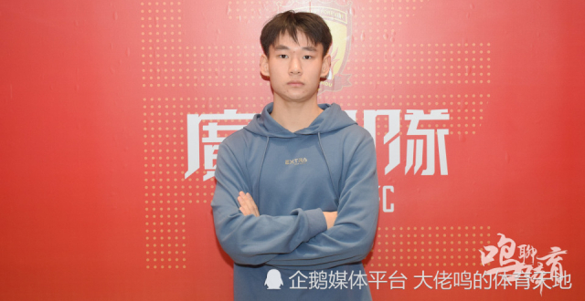 广州队球员杨浩独家专访，恢复期四阶段如今准备开始第二阶段，越秀山42分钟祝福一幕让我感动落泪，尽全力康复有信心下赛季回归赛场_腾讯新闻