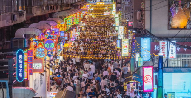 从烟火升腾，到繁华入梦，记者夜行台东，感受步行街“心跳”！_腾讯新闻