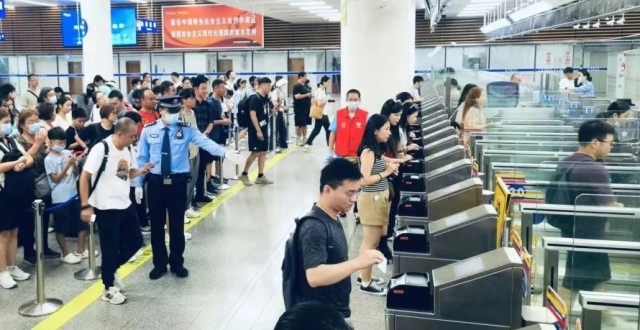 刷新纪录！118万人次！_腾讯新闻