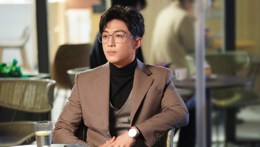 为走近"渣男"煞费苦心,李泽锋挑了1000副眼镜,试了上百套西装