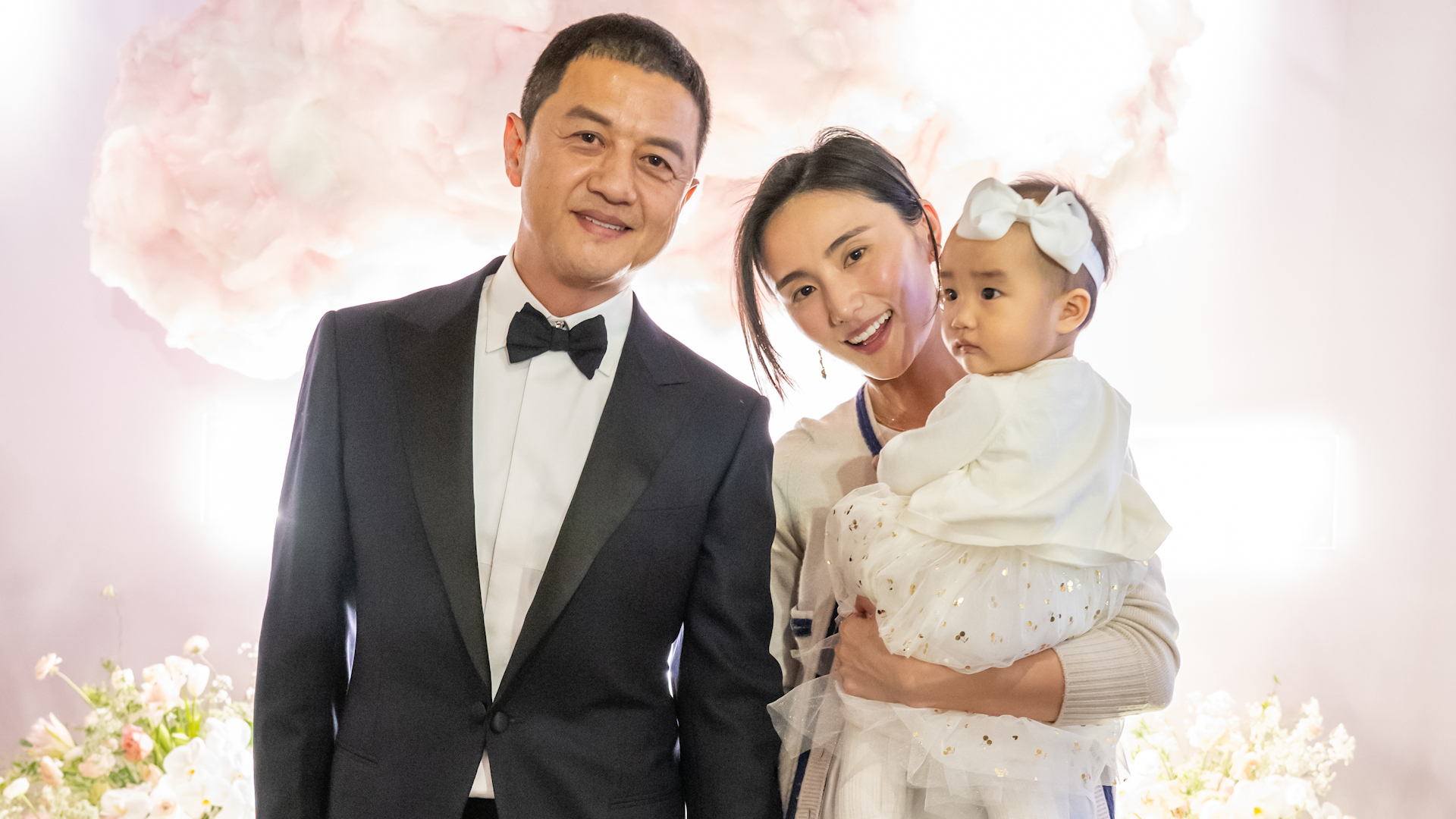 李亚鹏前妻直播被满屏刷复婚，回应两人还有联系，家家有本难念的经_腾讯新闻