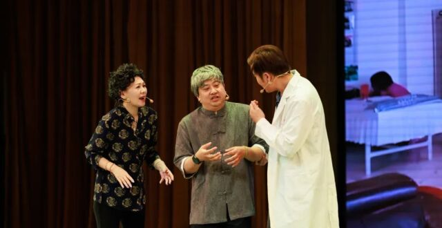 戏说反诈！《骗术现形记》首演_腾讯新闻