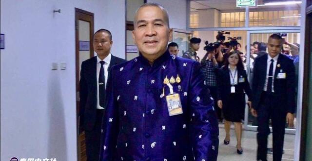 泰国司法部长鲁塔蓬：他信·西那瓦政治赦免申请是否合规待审_腾讯新闻