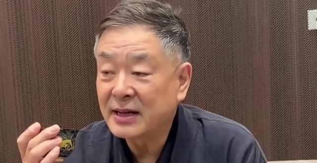 曝73岁濮存昕驾车出事故