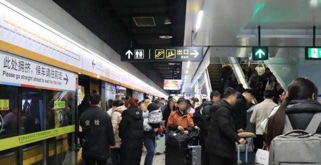 青岛地铁春节假期运送乘客677万人次，“一小时生活圈”重构文旅新版图_腾讯新闻