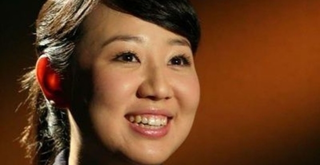 演员关凌情绪崩溃，满脸泪水在线求抱抱，网友直言太矫情_腾讯新闻