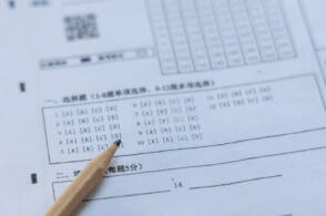 广东高考部分专科投档分数高出本科线超100分，为何这些专科志愿如此火爆？哪些专科会比本科更受欢迎？