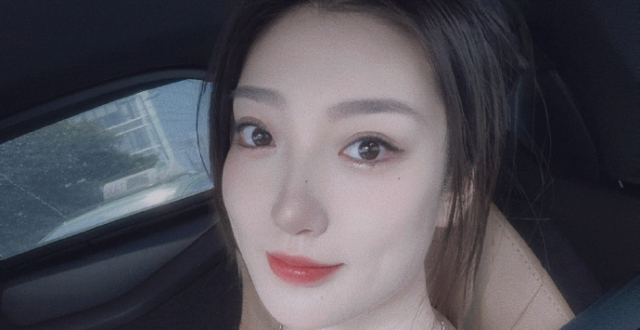 中国女篮女神 李梦晒美照秀高挑身材 回国打球拿高薪戴名牌项链_腾讯新闻