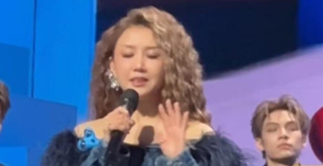 王蓉再唱成名曲，定义“魔力歌”就是“畅销曲”_腾讯新闻
