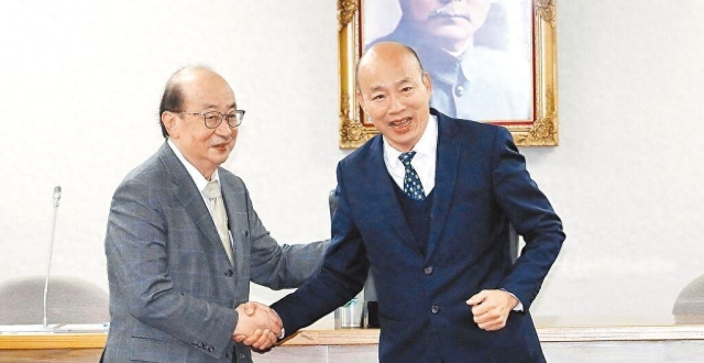 遭控没收质询权，韩国瑜今邀党团补救，蓝营酸民进党改不掉“三不”恶习_腾讯新闻