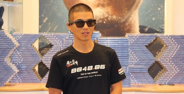 从“门外汉”到登顶珠峰，盲人张洪用了6年_腾讯新闻