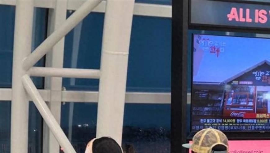 乌克兰总统泽连斯基访问爱沙尼亚与卡里斯会晤