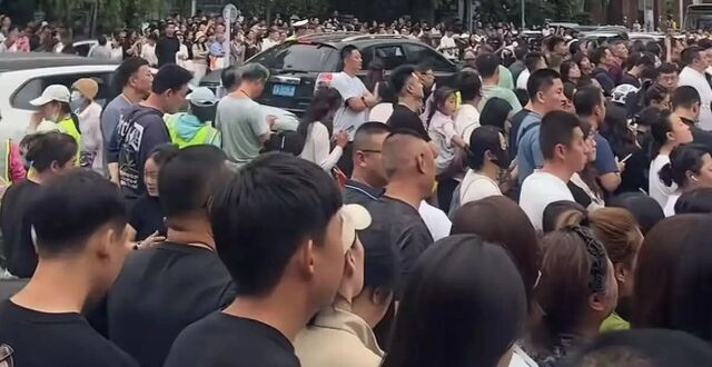 苏州等地初中出现一个年级 90 多个班，为何会出现这种情况？超大规模办学会带来什么影响？