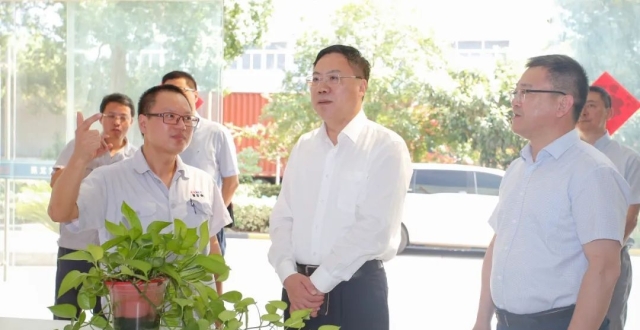 李泽龙赴企业开展工作调查研究_腾讯新闻