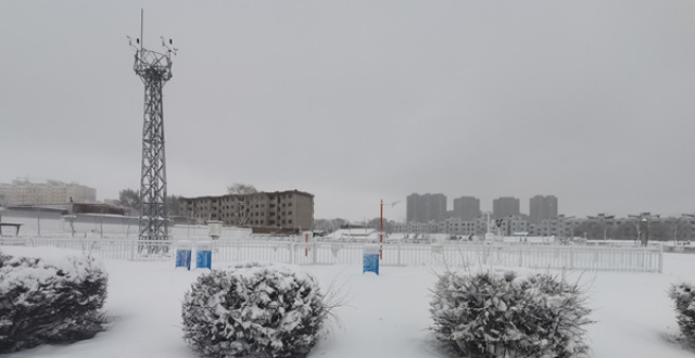 内蒙古暴雪：鄂尔多斯、呼和浩特局地降雪量已超10毫米_腾讯新闻
