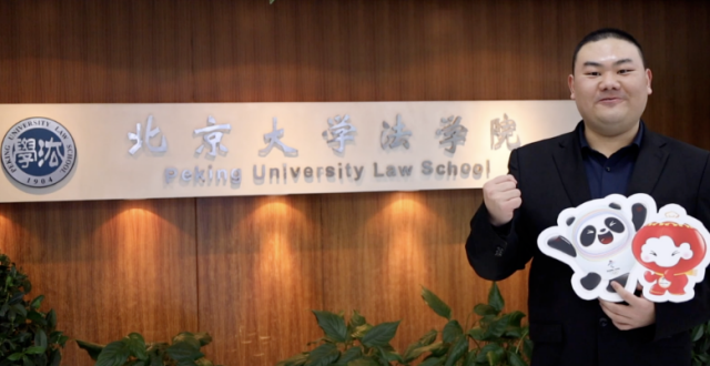 民办二本毕业，还记得“六战法考”的北大保安刘政吗？他当律师了！_腾讯新闻