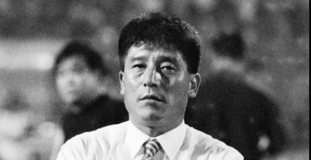 李章洙回渝参加足协杯夺冠25周年纪念赛，感慨铜梁龙冲超成功：时间过太快了_腾讯新闻