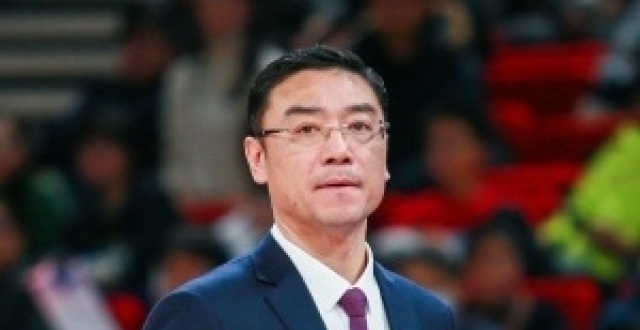 上海记者：刘鹏没随队去新疆 问了一下 身体不适_腾讯新闻