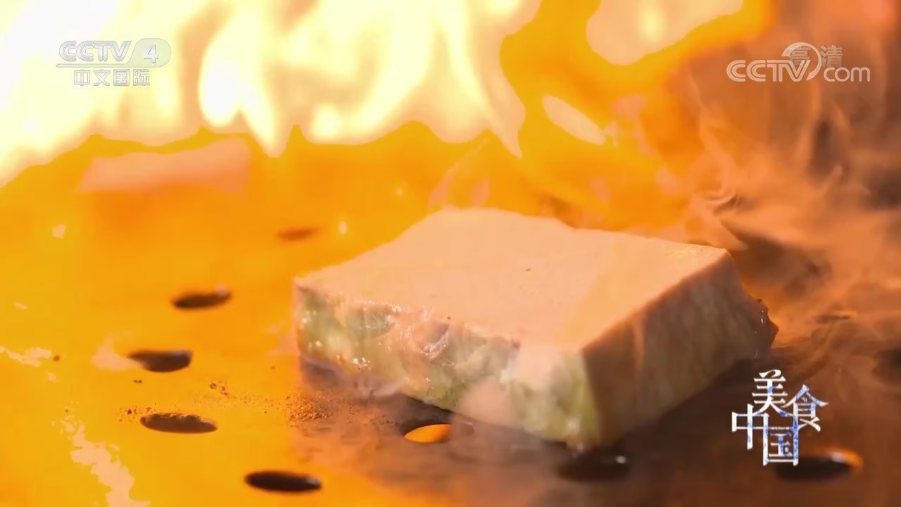 汉源锅贴臭豆腐，炭火烤制表皮酥脆，味道别提多绝了_腾讯新闻