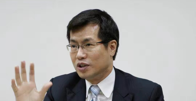 常上政论节目遭罗致政酸“通告艺人”，叶元之反呛：你摩铁代言人？_腾讯新闻